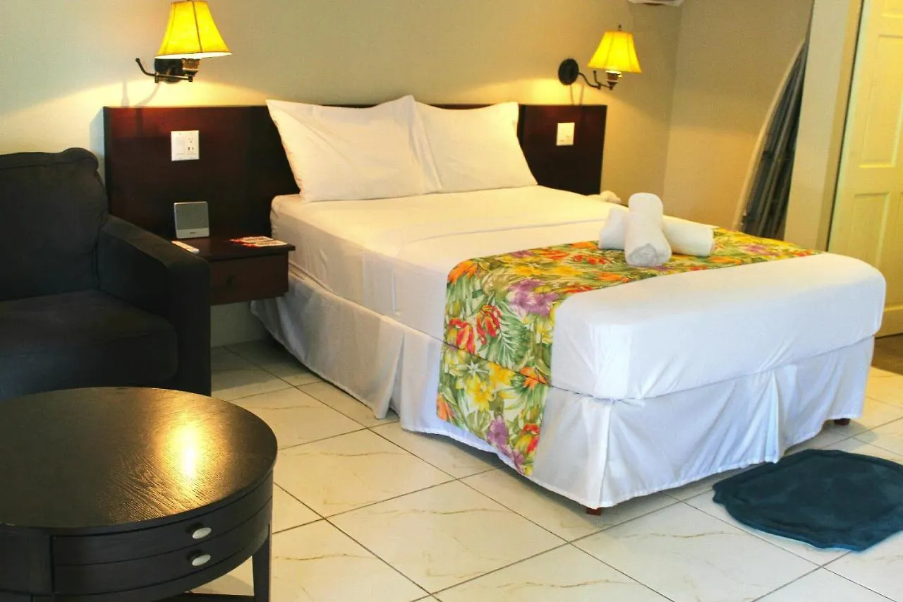 Serene Inn Tobago Carnbee Village 0*,